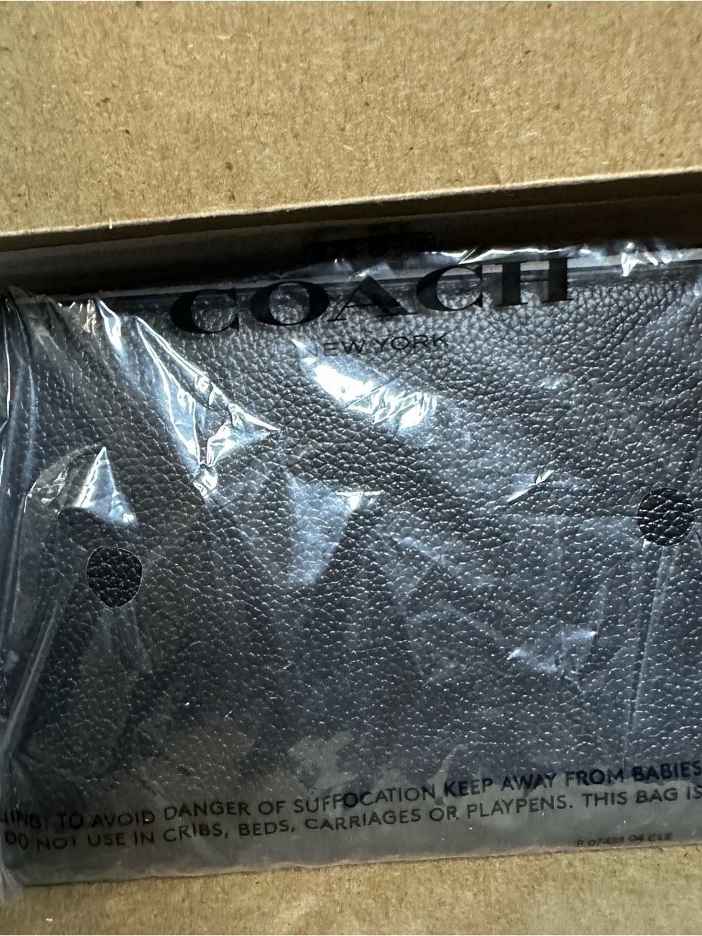 NWT Coach passport/card holder Black Pebbled Leather. - Picture 8 of 9